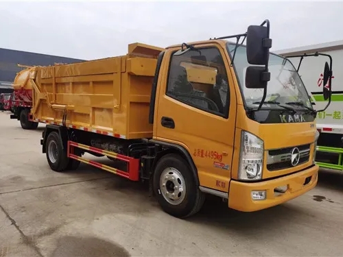 KAMA compression docking garbage truck