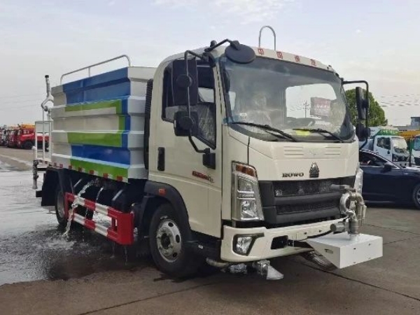 4X2 Sinotruk Howo 7m³ road maintenance vehicle