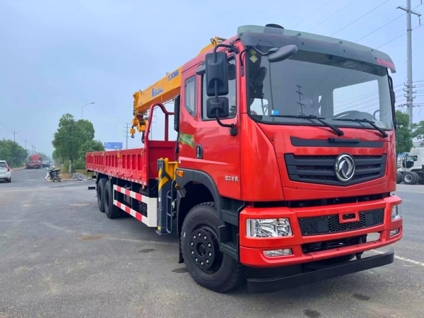 Dongfeng T5 6X4 Truck With Crane