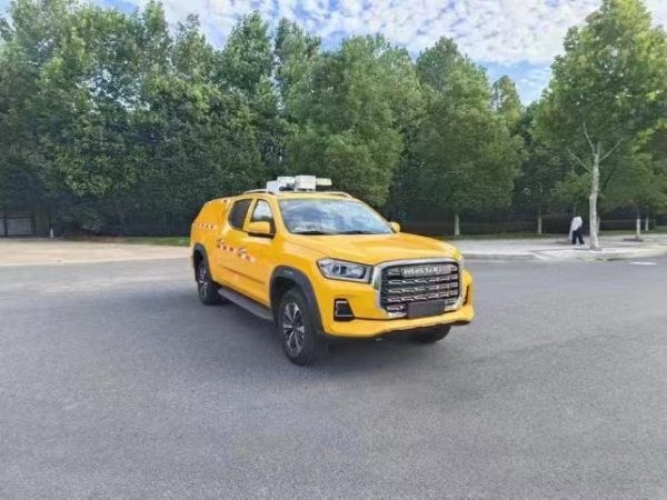 MAXUS Interstellar L pickup rescue vehicle