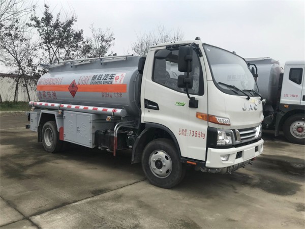 Jianghuai 4400 Liters Oil Truck 