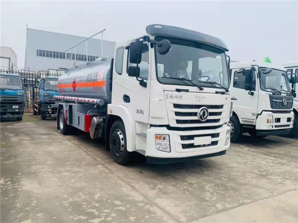 Dongfeng 12900 Liters Fuel Tank Truck 