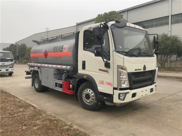  HOWO 6200 Liters Oil Truck 