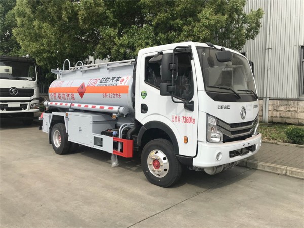 Dongfeng 4500 Liters Oil Truck 