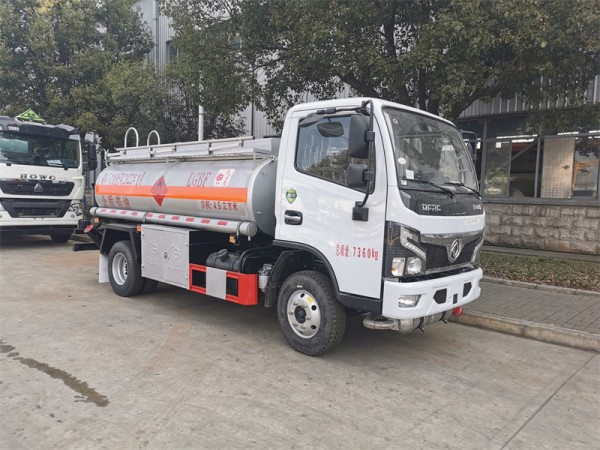 Dongfeng 4500 Liters Oil Truck 