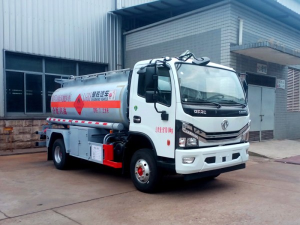 Dongfeng 7000 Liters Oil Truck 