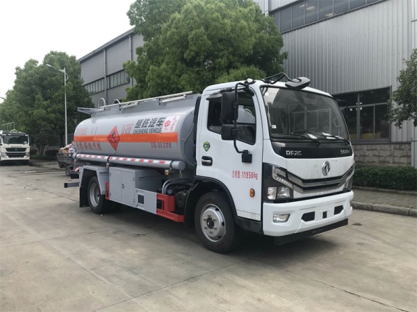 Dongfeng 8500 Liters Oil Truck 