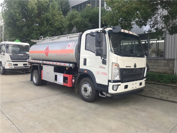  HOWO 8300 Liters Oil Truck 