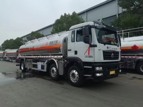  Sinotruk Sitrak 6X2 20.6 cbm Fuel Tank Truck 