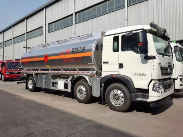  Sinotruk HOWO 6X2 24.1 cbm Fuel Tank Truck 