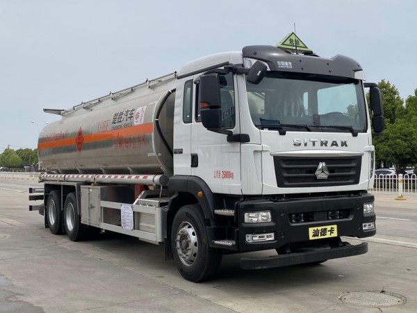 Sinotruck Sitrak 6X4 19.1 cbm Oil Transport Vehicle