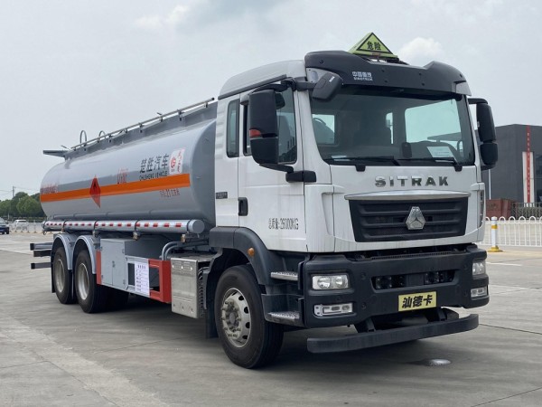 Sinotruk Sitrak 6X4 21 cbm Oil Transport Vehicle