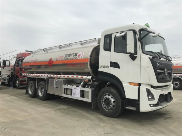 Dongfeng 6X4 19.7 cbm Oil Transport Vehicle