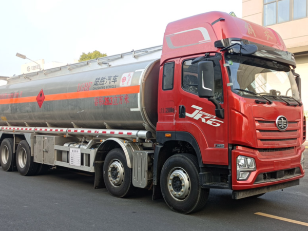 Jiefang 8X4 26.3m³ Oil Delivery Truck