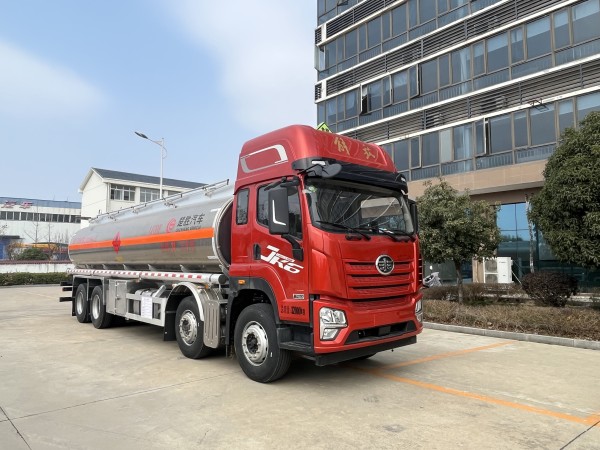 Jiefang 8X4 31m³ Oil Delivery Truck