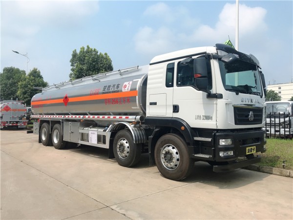 Sinotruk Sitrak 8X4 25.6m³ Fuel Tanker Truck