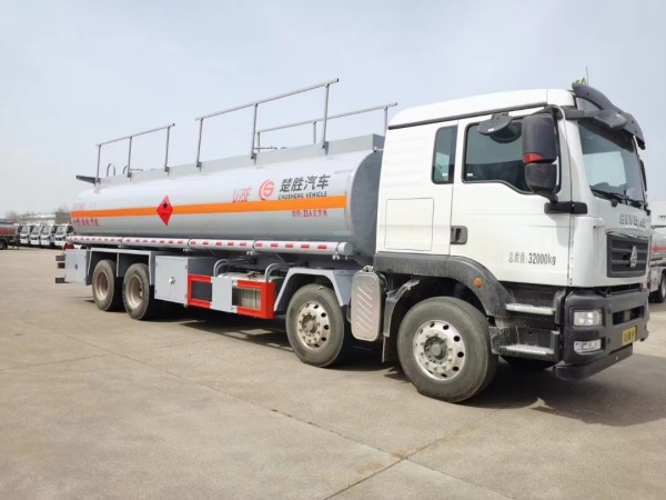 Sinotruk Sitrak 8X4 27m³ Fuel Tanker Truck