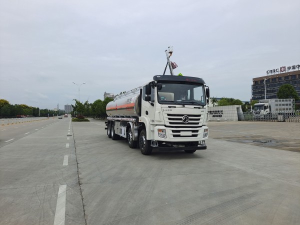 Dongfeng 8X4 25.8m³ Oil Delivery Truck 