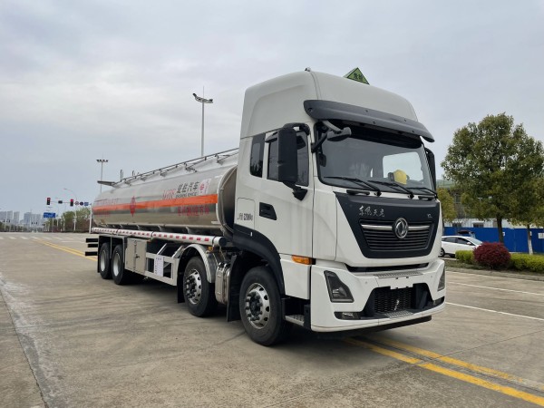 Dongfeng 8X4 24.3m³ Oil Delivery Truck 