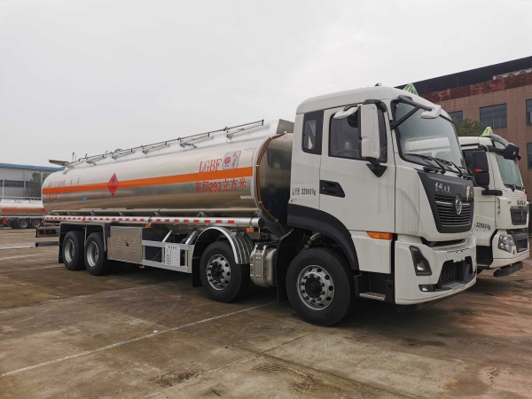 Dongfeng 8X4 29.7m³ Oil Delivery Truck 