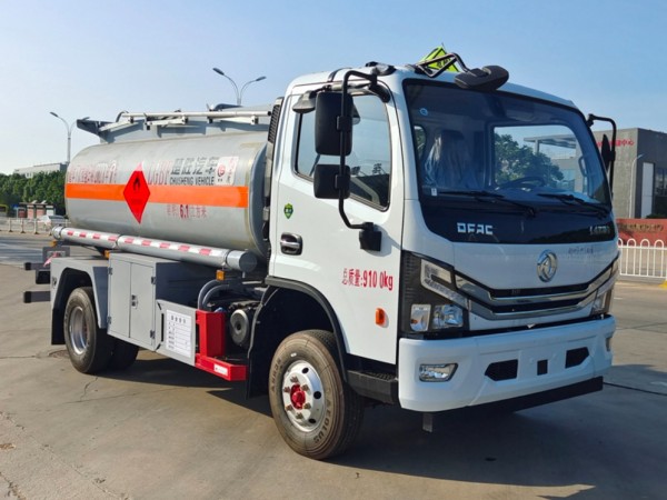  Dongfeng 4X2 5 Tons Refueling Truck With Fuel Dispenser