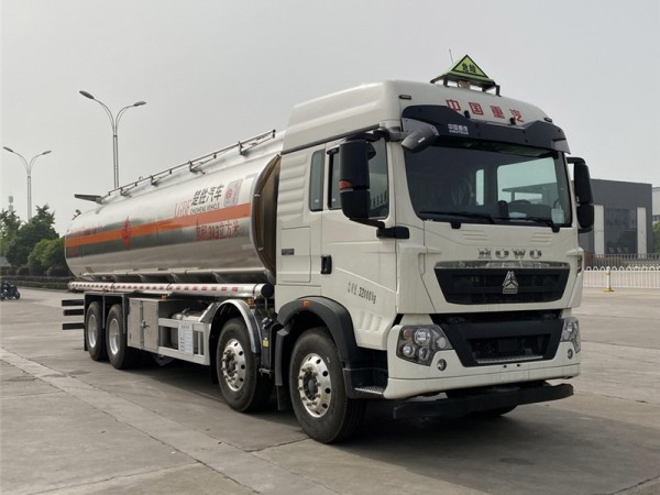 Sinotruk HOWO 8X4 30.3m³ Fuel Tanker Truck, 20 Tons Oil Tank Truck