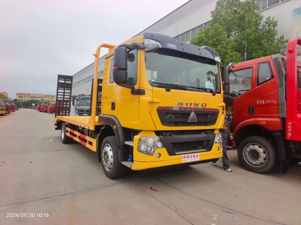 Sinotruk HOWO 4X2 21T low flatbed truck