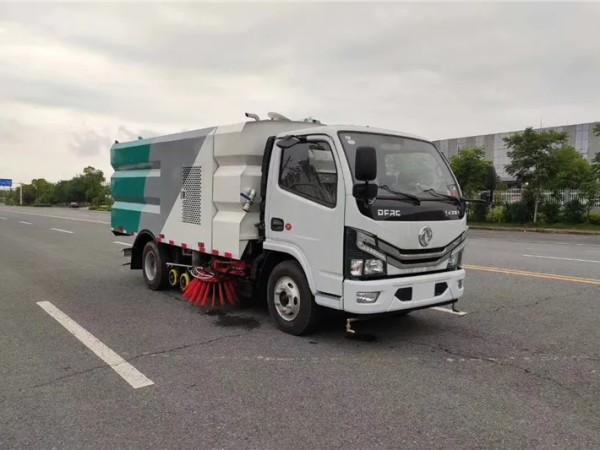 Dongfeng D5 small road sweeper