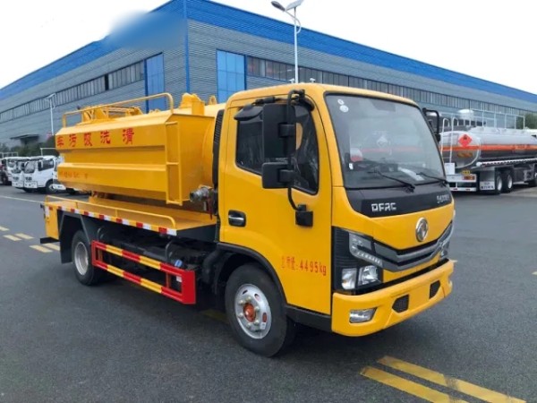 Dongfeng D6 suction sewage truck