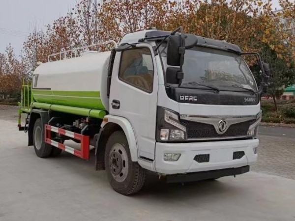 Dongfeng F7 4x2 9m³ water tank truck