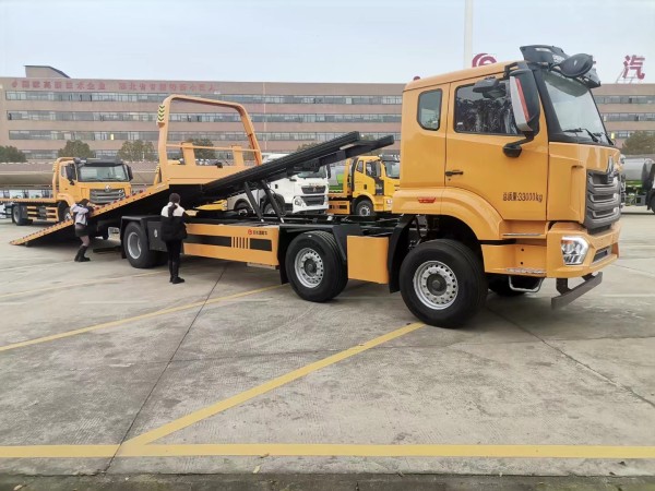 Sinotruk HOWO 6X2 wrecker truck