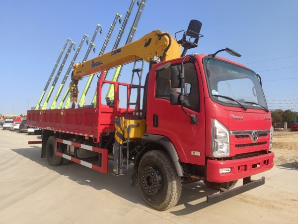 4X2 Tri-Ring truck with XCMG crane