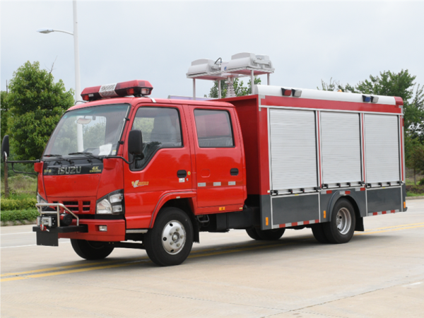 4X2 Isuzu appliance carrying fire vehicle