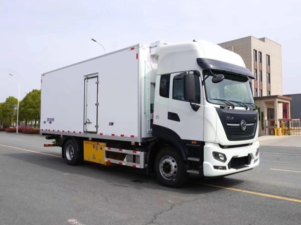 Dongfeng KR 4x2 Refrigerated truck with double sleeping berth