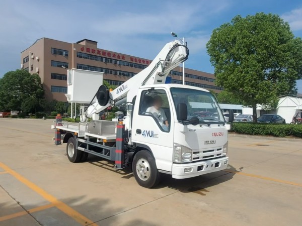 ISUZU 17m overhead working truck