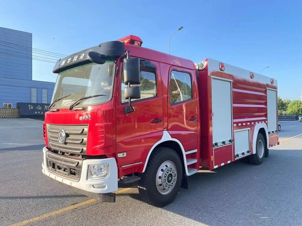 Dongfeng 4X2 8 ton foam fire truck