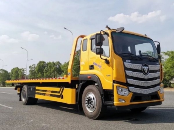 Mercedes Benz Ouman 4X2 one to two flatbed obstacle clearing vehicle