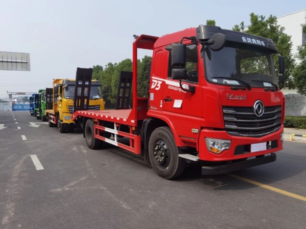 Dongfeng D3 4x2 flatbed truck