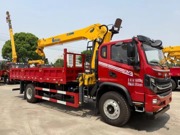 Dongfeng DV3 truck with XCMG 10 ton 5-section crane