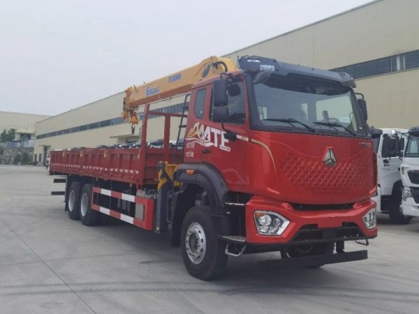 Sinotruk Howo 6X4 truck with XCMG 14 ton 5-section crane 