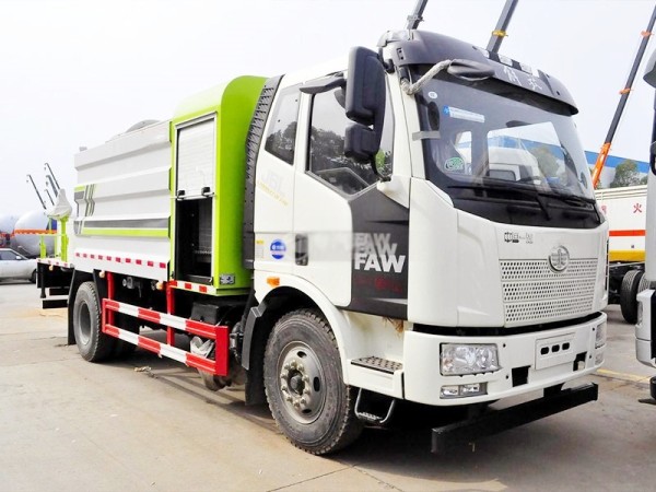 Jiefang 4X2 multifunctional dust suppression vehicle