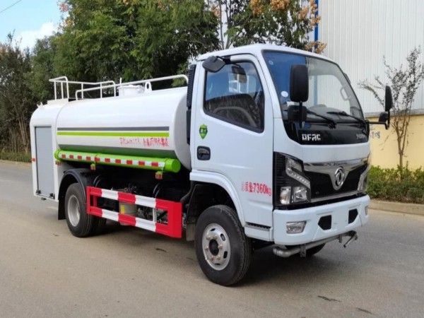 Dongfeng 4X2 4.5m³ fire sprinkler truck