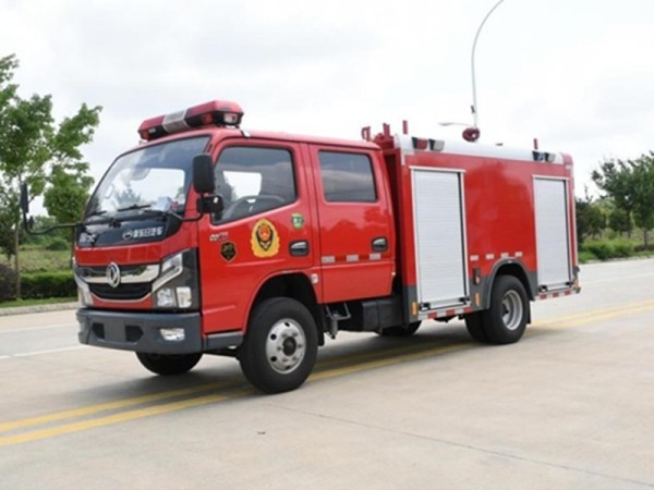 Dongfeng D6 2.5 ton water tank fire truck