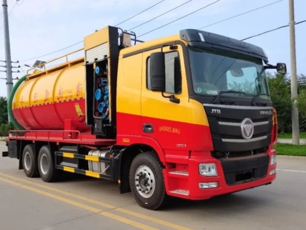 Mercedes Benz Auman 6X4 cleaning and suction truck