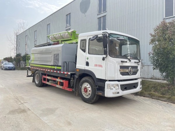 Dongfeng D9 4X2 photovoltaic panel cleaning vehicle