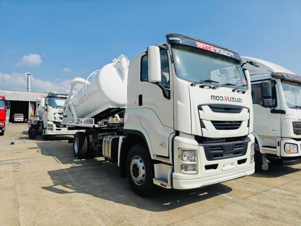 Export Isuzu 4X2 12m ³ sewage suction truck