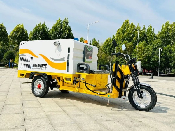 Multifunctional high-pressure cleaning electric tricycle