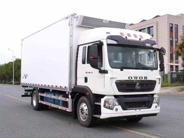 Sinotruk HOWO TX 6.8m Refrigerated Truck 