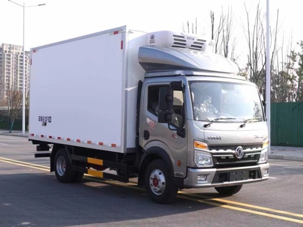 Dongfeng D6  refrigeration van truck