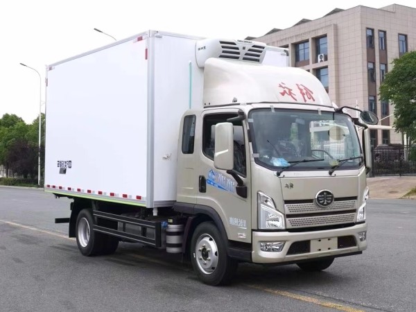 Jiefang 4X2 refrigerated truck